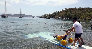 Engelsiz Plajlarda Deniz Keyfi 