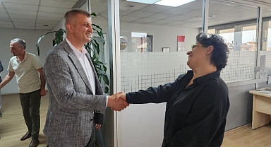 Gölcük Belediye Başkanı Ali Yıldırım Sezer, Kurban Bayramı öncesi son mesai gününde belediye personeli ile bayramlaştı