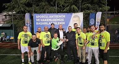 Gölcük Belediyesi 12. Birimler Arası Futbol Turnuvası’nda; Gelir Müdürlüğü'nü penaltılar sonucu yenen Gençlik Ve Spor Hizmetleri Müdürlüğü şampiyon oldu