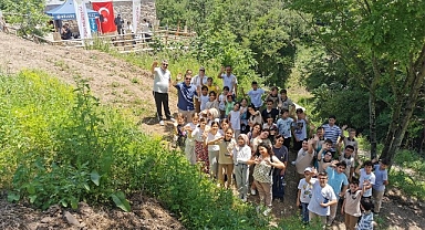 Gölcük Belediyesi tarafından başlatılan çalışma ile yeniden ihya edilerek ilçeye kazandırılan Yukarı Değirmendere’deki tarihi hamam, öğrencileri ağırladı