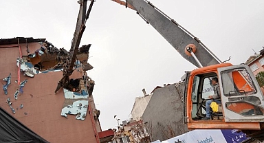 İBB Çökme Riski Taşıyan 1556 Bina Tespit Edildi