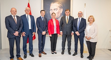 İzmir Büyükşehir Belediye Başkanı Dr. Cemil Tugay İzmir birçok başarıya imza atacak