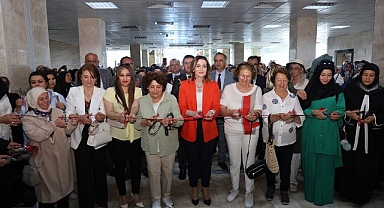 Karaman Belediyesi öncülüğünde Hayat Boyu Öğrenme Haftası etkinlikleri kapsamında düzenlenen yılsonu sergisi Lütfi Elvan Fuar ve Kongre Merkezi'nde açıldı