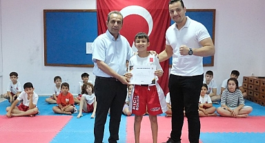 Kemer Belediyesi Kick Boks sporcuları kuşak atladı