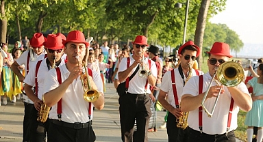 Küçükçekmece Belediyesi ve Seiba Uluslararası Hikâye Anlatıcılığı Merkezi’nin ortaklaşa düzenlediği ‘V. Uluslararası Masalİstanbul’ Festivali, Göl Kenarı Amfi Tiyatro’da başladı