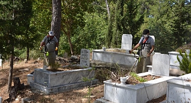  Mezarlıklar bayram ziyaretine hazırlanıyor