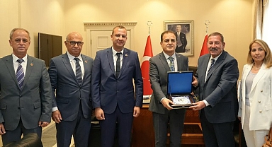 Milas Belediye Başkanı Fevzi Topuz beraberindeki heyet ile birlikte Muğla Valisi İdris Akbıyık’ı makamında ziyaret etti