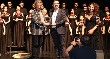 Nâzım Hikmet eserleri ile anıldı 