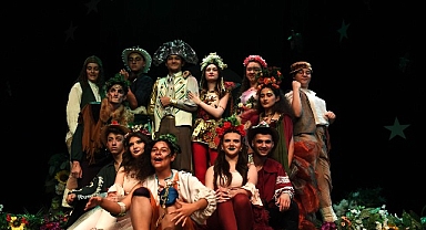 Osmangazi Belediyesi Tiyatro Okulu öğrencileri sahnede devleşti