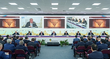 Rosneft CEO'su küresel ihtiyaçları karşılamak için dengeli bir enerji geçişini destekliyor