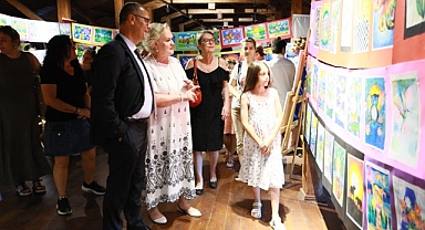Selçuk Efes Kent Belleği hafta sonu öğrencilerin yoğun katılımı ile gerçekleşen önemli bir resim sergisinin açılışına ev sahipliği yaptı