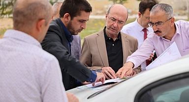 Selçuklu Belediye Başkanı Ahmet Pekyatırmacı, ilçeye kazandırılacak olan ve yapımı devam eden Yelda Parkı’nın yapım çalışmalarını yerinde inceledi