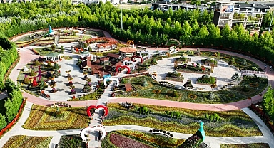 Selçuklu Belediye Başkanı Ahmet Pekyatırmacı, tüm vatandaşları 27 tür 65 çeşitte 395 bin çiçeği bünyesinde barındıran Selçuklu Çiçek Bahçesi’ni görmeye davet etti