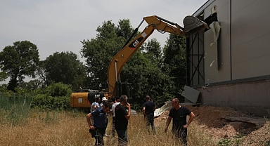 Ürünlü ve Alaaddinbey’de kaçak yapılara müdahale