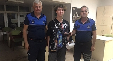 Zabıta ekipleri unutulan çantayı sahibine teslim etti