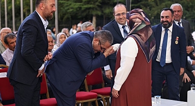 15 Temmuz Demokrasi ve Milli Birlik Günü dolayısıyla Keçiören Belediyesi 15 Temmuz Şehitleri Anıtı’nda anma töreni düzenlendi