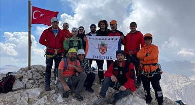 15 Temmuz Demokrasi Ve Milli Birlik Günü İçin Zirveye Yürüdüler