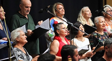 Antalya Büyükşehir Belediyesi Konserle Tazelendiler 