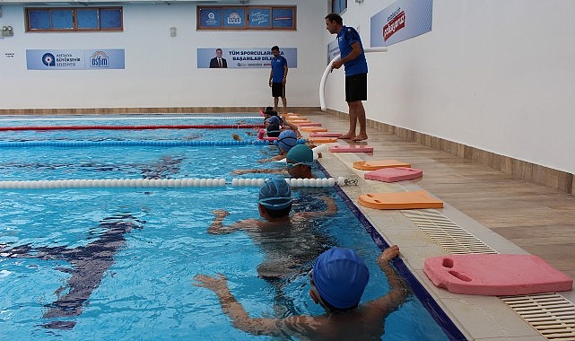 Antalya Büyükşehir Belediyesi'nin yaz spor kurslarına yoğun ilgi var