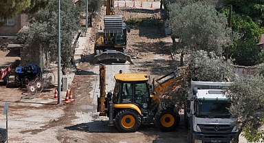 Aydın Büyükşehir Belediyesi, kent genelinde eş zamanlı olarak sürdürülen yol yapım çalışmalarına devam ediyor