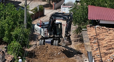 Aydın Büyükşehir Belediyesi, kent içi trafiği hızlandıran ve sürüş konforunu artıran çalışmalara imza atmaya devam ediyor