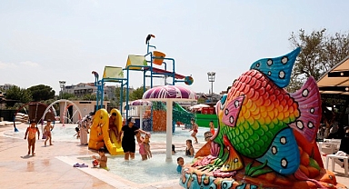 Aydın Büyükşehir Belediyesi tarafından Aydın’a kazandırılan Tekstil Park içerisindeki aquapark bu yıl da çocukların akınına uğruyor