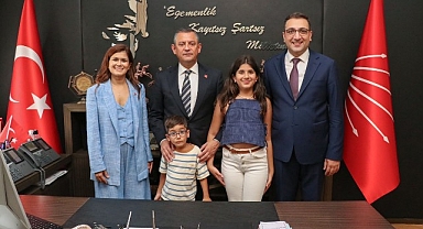 Balçova Belediye Başkanı Onur Yiğit Özgür Özel'i ziyaret etti