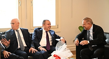Başkan Böcek CHP'li Büyükşehir Belediye Başkanları toplantısında