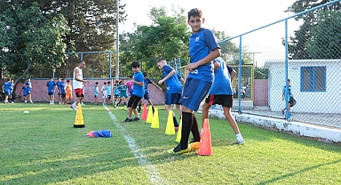 Başkan Topaloğlu geleceğin futbolcularıyla bir araya geldi