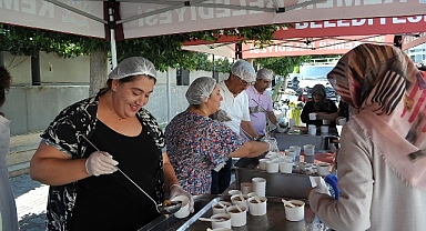 Başkan Topaloğlu’ndan aşure ikramı