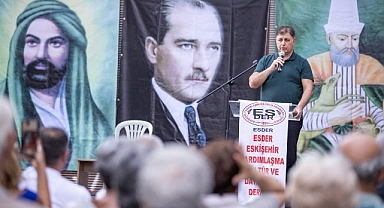 Başkan Tugay Örnekköy'de aşure dağıttı