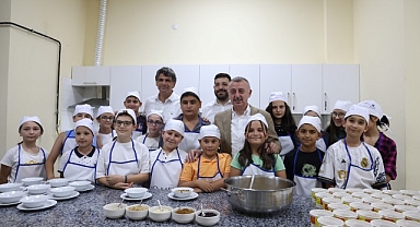 Büyükakın, KO-MEK Ev Becerileri Atölyesi'ni ziyaret etti