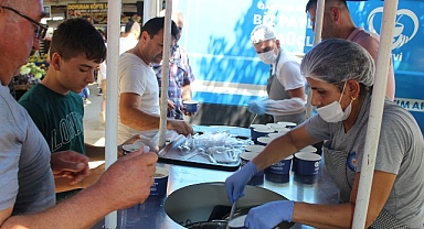 Büyükşehir Belediyesi aşure ikramına devam ediyor
