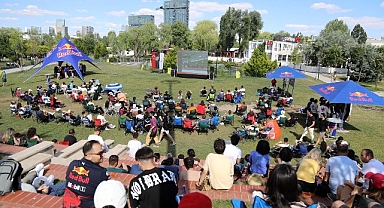 Çankaya Belediyesi, 2024 Avusturya Grand Prix'sini Uğur Mumcu Parkı'nda kurduğu dev ekranla sporseverlerle buluşturdu