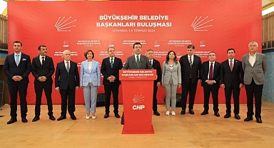 CHP Genel Başkan Yardımcısı Gökan Zeybek ile TBB ve İBB Başkanı Ekrem İmamoğlu, CHP’li büyükşehir belediye başkanlarıyla Florya’daki İPA yerleşkesinde bir araya geldi