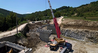 Duraklı-Alihocalar Köprüsü'nde kiriş montajı