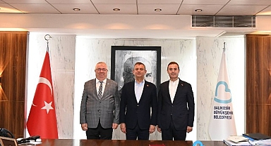 Edremit Belediye Başkanı Mehmet Ertaş, CHP Genel Başkanı Özgür Özel’in Balıkesir ziyaretine katıldı