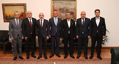 Ekinözü Belediye Başkanı Harun Vicdan, CHP Genel Başkanı Özür Özel ile Ankara'da önemli bir görüşme gerçekleştirdi