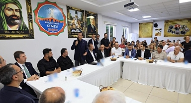 Ekrem İmamoğlu, Büyükçekmece Cemevi’nde Alevi vatandaşların Muharrem matemi lokmasına ortak oldu