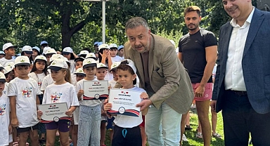 Genç yüzücüler sertifikalarını aldı