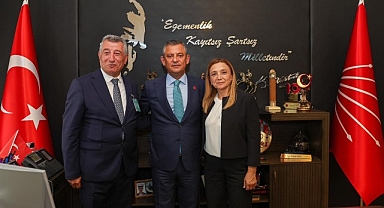 Güzelbahçe Belediye Başkanı Mustafa Günay, CHP Genel Başkanı Özgür Özel’i makamında ziyaret etti