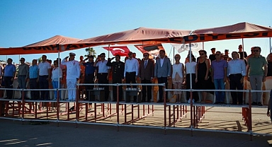 İskele Yat Limanı'nda düzenlenen törenden sonra geleneksel olarak düzenlenen yağlı direk, ördek yakalama ve yüzme yarışmalarına halkın ilgisi yoğun oldu