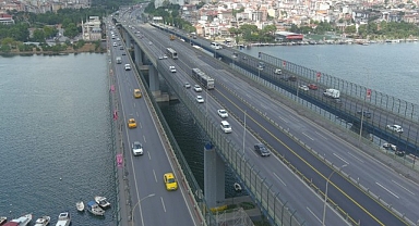 İstanbul Büyükşehir Belediyesi Haliç Köprüsü metrobüs yolundaki asfalt yenileme çalışmasını bitirdi