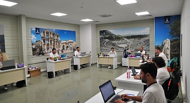 İzmir SAHA ekipleri mahallelerde 