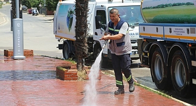 Kandıra Belediyesi tarafından titizlikle sürdürülen temizlik çalışmaları aralıksız devam ediyor