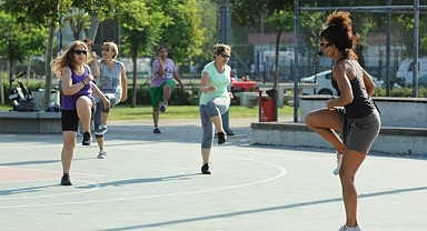 Karşıyakalılar günü sporla karşılıyor