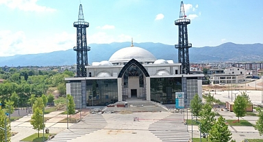 Kartepe Kent Meydanı Camii'nde hummalı çalışma