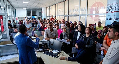 Keçiören Belediyesi bünyesinde faaliyet gösteren Kariyer Ofisi, iş arayanlar ve işverenleri bir araya getirerek istihdama katkı sağlamaya devam ediyor