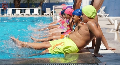 Kemalpaşa'da yüzme kursları yoğun ilgi görüyor