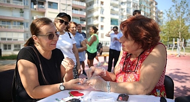 Konak’ın parklarında sağlık var: Önce spor sonra tarama
